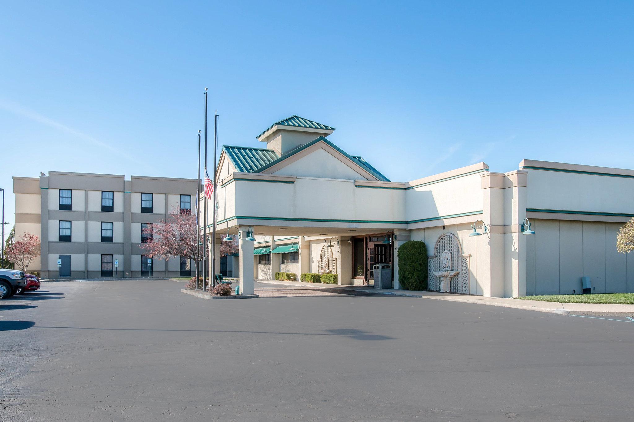 Quality Inn & Suites Monroe Exterior photo