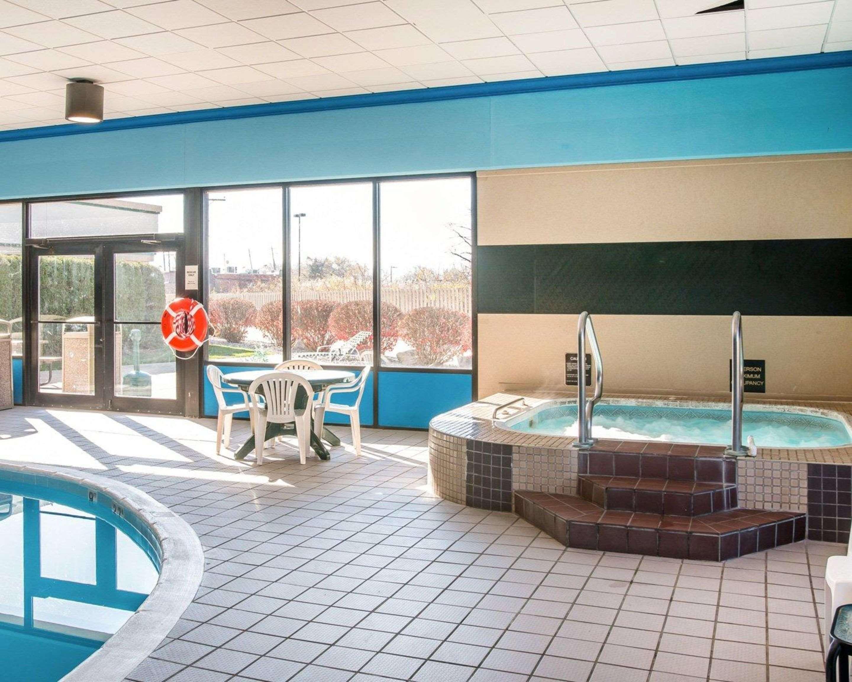 Quality Inn & Suites Monroe Exterior photo